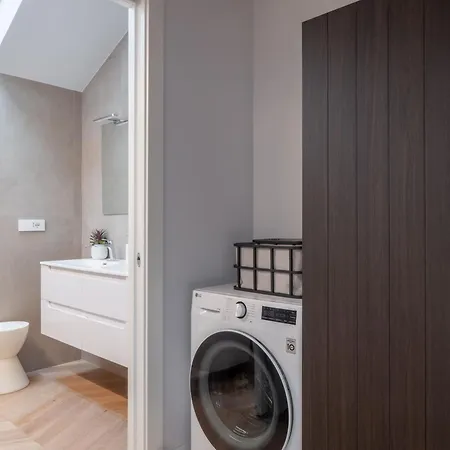 Design On 2 Floors Via Della Spiga * Milaan