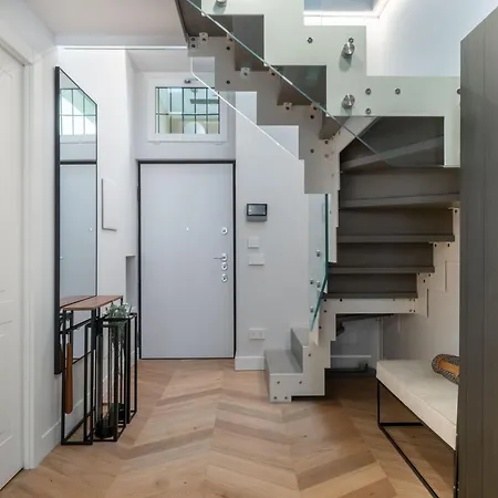 Design On 2 Floors Via Della Spiga Milaan